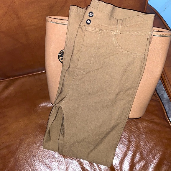 EUC Booty Shaping Khaki Leggings Practically New - Picture 12 of 12